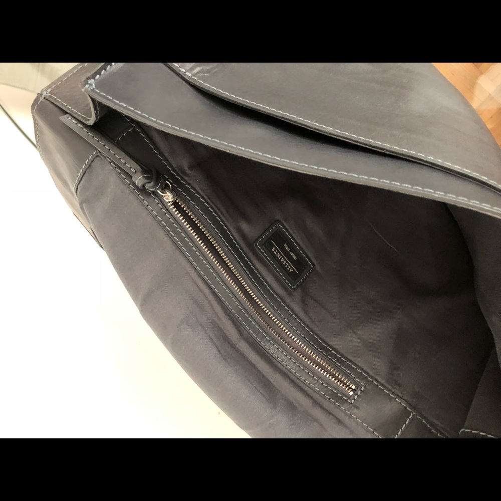 Allsaints : python embossed large clutch/case - Picture 3 of 4